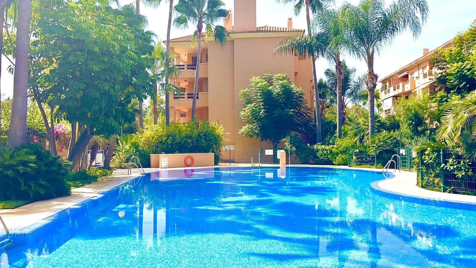 Beach Apartment Two Bedrooms In Cabopino ماربيا